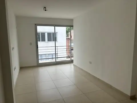  gran depto de 1 amb ( transformado en dos amb) c/tza ppia  
