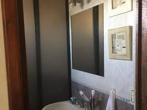 CASA 5 AMBIENTES CON COCHERA, JARDIN, PISCINA
