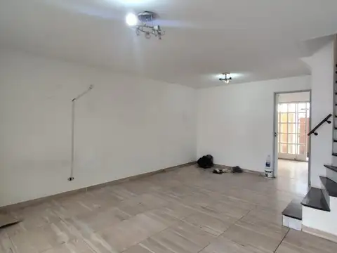 Casa en Alquiler en Villa Luzuriaga, $ 1.300.000