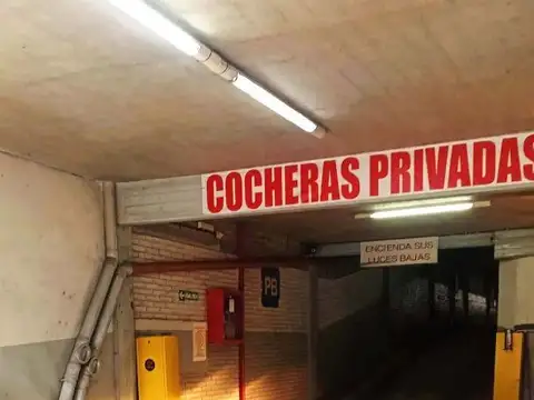 COCHERA CUBIERTA  EXCELENTE UBICACIÓN! ALSINA AL 1600