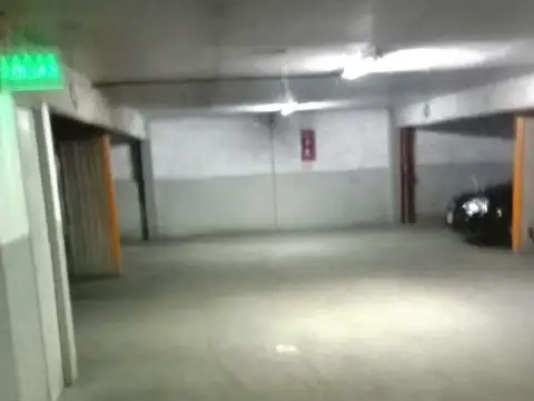 COCHERA CUBIERTA  EXCELENTE UBICACIÓN! ALSINA AL 1600