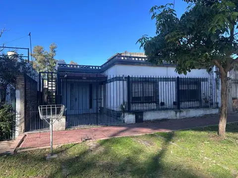VENTA CASA 3 AMBIENTES C/COCHERA PABLO NOGUES