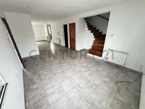 Casa Tipo Duplex de 3 dormitorios en Venta en Gonnet