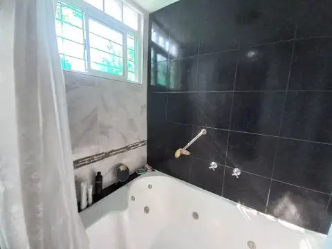 Casa Lote Propio: 4 Suites, 2 Cocheras y Seguridad