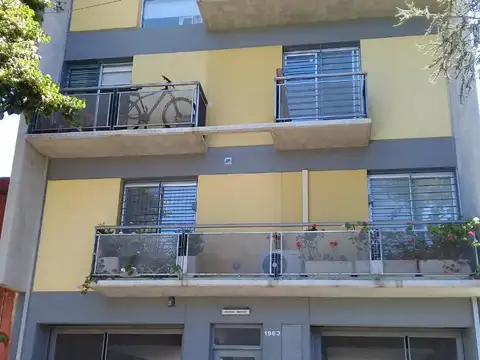 Quilmes Alquiler. Semipiso 2 amb c/ balcón y cochera.