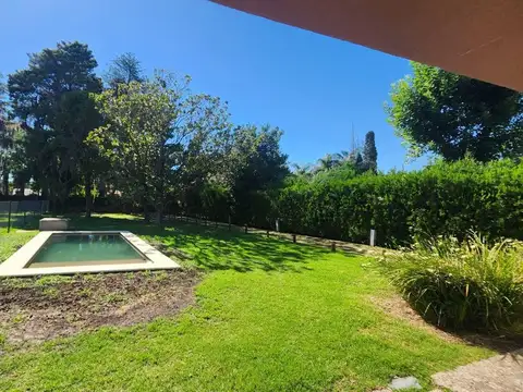 Casa 4 ambientes con 2 baños