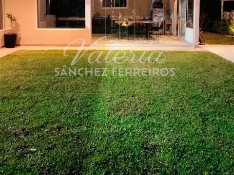 Casa en Venta con 4 cocheras