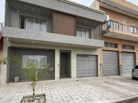 Casa en venta - 4 Dormitorios 3 Baños - Lomas del Mirador