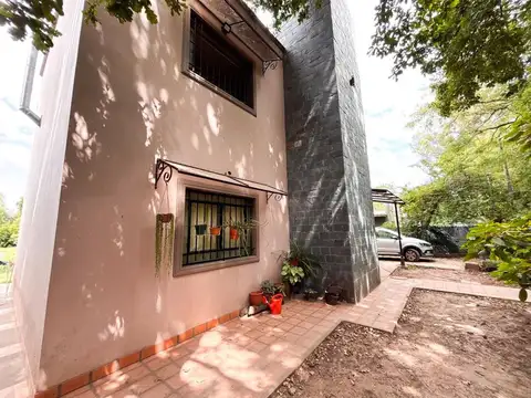 CASA EN VENTA EN LA REJA CON PILETA Y PARQUE