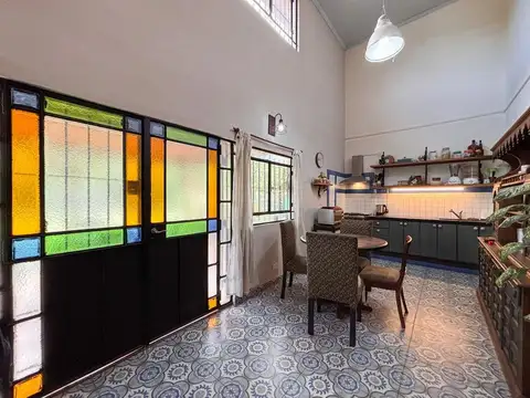 CASA EN VENTA EN LA REJA CON PILETA Y PARQUE