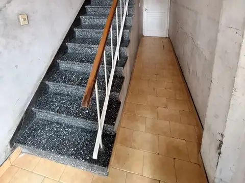 Casa 5 ambientes con 1 baño