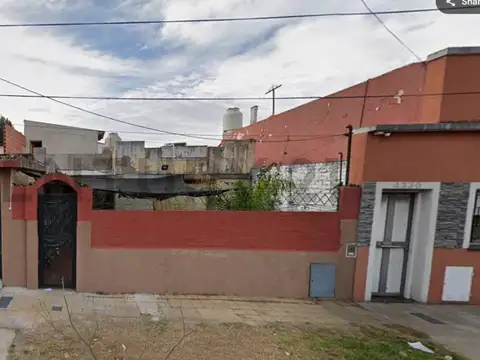 VENTA CASA 4 AMBIENTES, DOBLE PATIO Y GARAGE, EN CASEROS