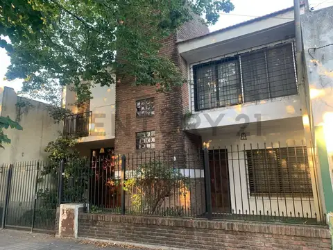 Casa 5 ambientes en Banfield