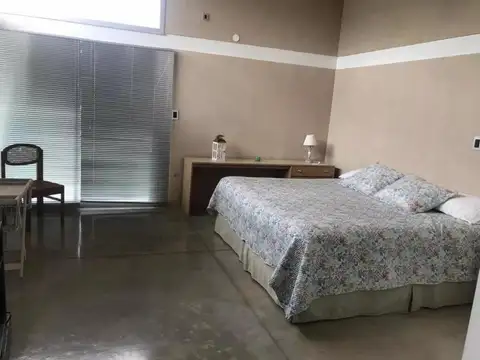 Casa en Venta 4 amb. en Barrio La Alameda-A la Laguna