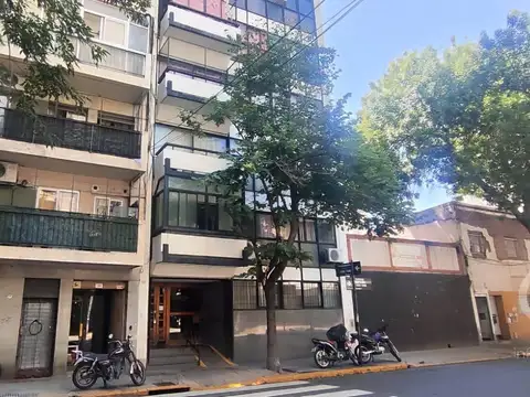 ALQUILER TRES AMBIENTES CON BALCON A LA CALLE CONSTITUCION