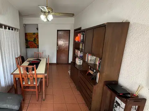 Casa 6 ambientes con 2 baños