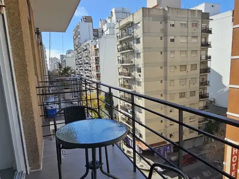 Venta Departamento 3 ambientes. Balcón al Frente. Zona Plaza Mitre
