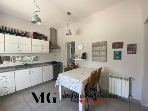 Casa 4 ambientes con 2 baños