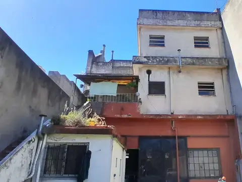 DEPÓSITO C/2 VIVIENDAS EN VENTA EN JOSÉ INGENIEROS