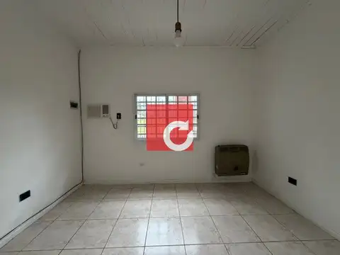 Casa 4 ambientes con 1 baño
