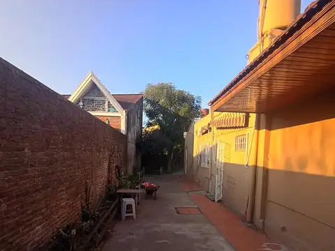 Casa en Venta con 3 cocheras