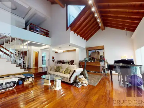 VENTA CASA 6 amb Concordia y Av. Jonte - Amplias cocheras y Jardin