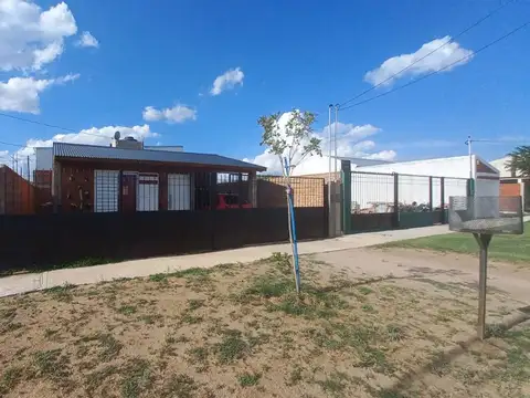 VENDE CASA + DPTO + DUPLEX