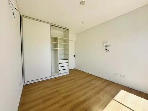 VENTA / PERMUTA - Casa de 1 dormitorio con jardín – Barrio Palo Alto, Pueblo Esther