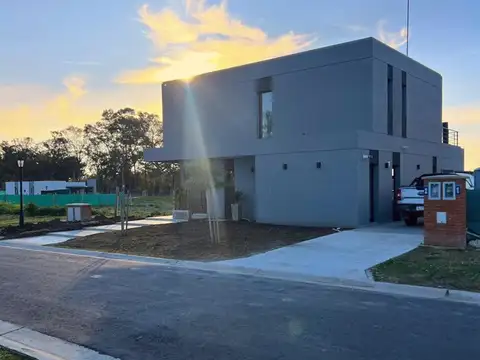 Casa en Venta en Pilar Del Este, USD 254.000