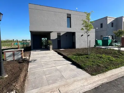 Casa en Venta en Santa Sofía 3 dormitorios, Pilar 200
