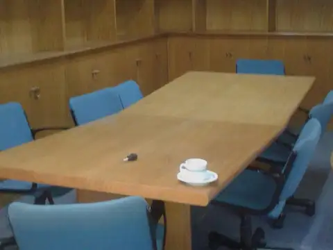 Oficina 4 ambientes con 2 baños