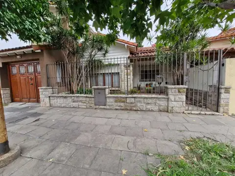 Casa Chalet  en Venta en Haedo, Morón, G.B.A. Zona Oeste