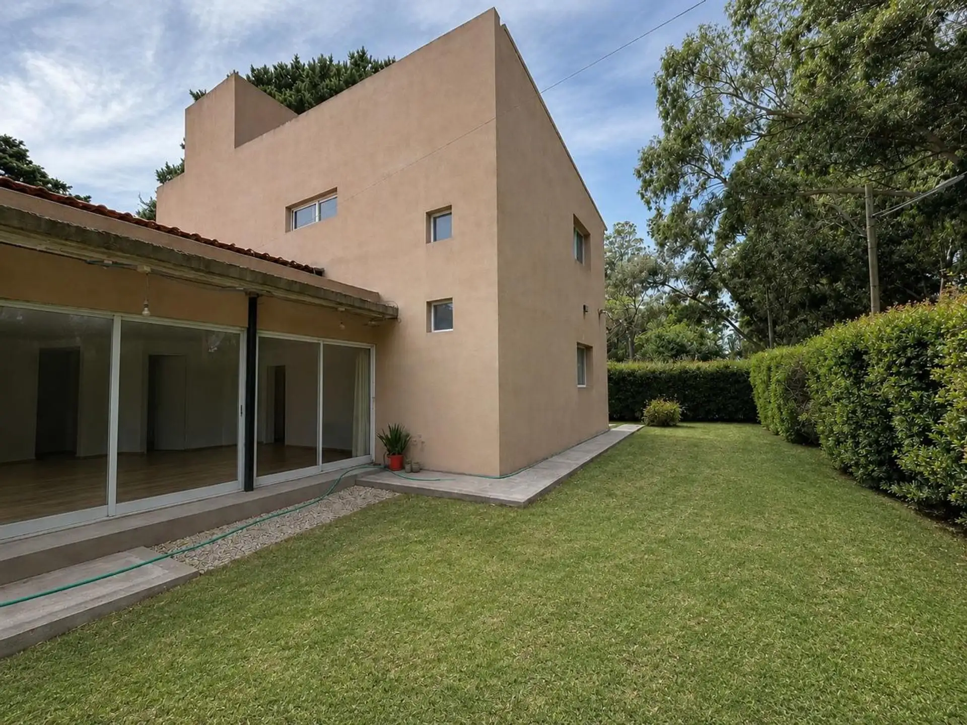 Venta casa 5 ambientes zona Colina Alegre