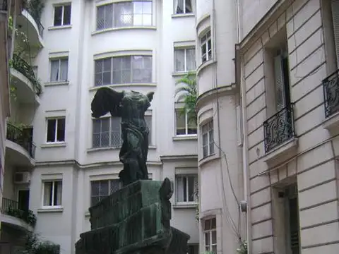 Recoleta Palacio Estrougamou
