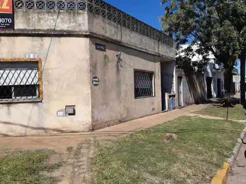 LOTE CON PROPIEDAD A REFACCIONAR O DEMOLER