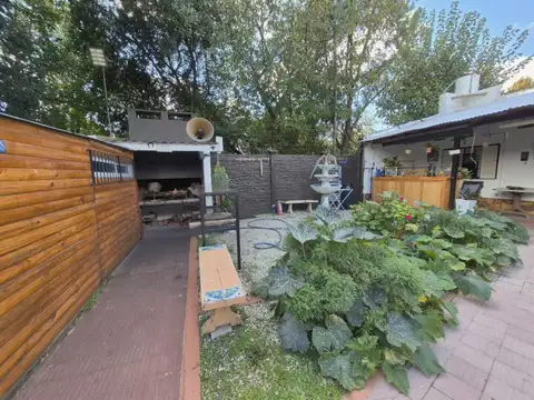 Casa 2 ambientes con 2 baños