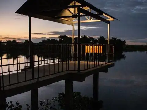 Hotel en Venta en Esquina, USD 1.800.000