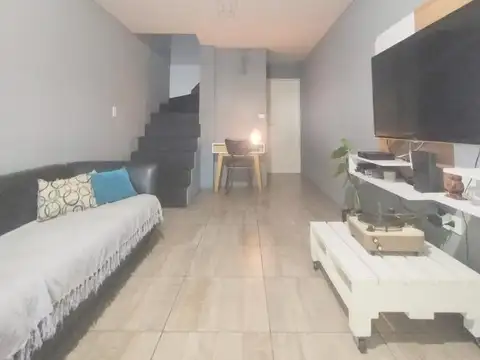 Depto Tipo Casa 4 ambientes con 1 baño