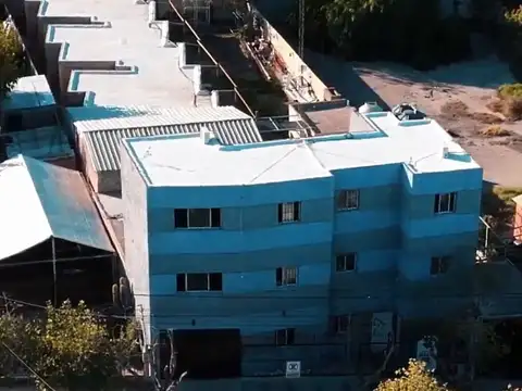 EDIFICIO EMPRESARIAL CON  18 OFICINAS Y GALPON