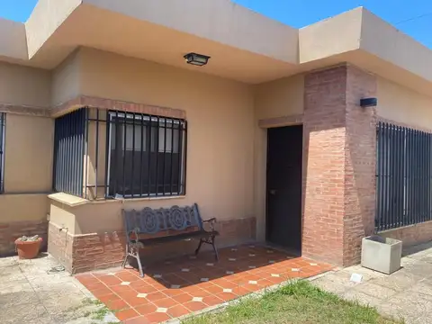 APTO CREDITO- Casa Americana Castelar Norte 3 dormitorios.