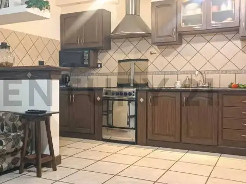 Casa 6 ambientes con 3 baños