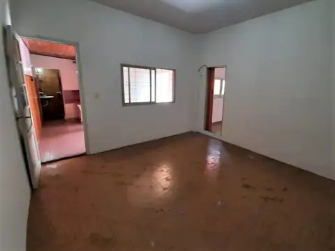 DEPTO TIPO CASA  3 AMBIENTES AL CONTRAFRENTE. NO SE ACEPTAN MASCOTAS.