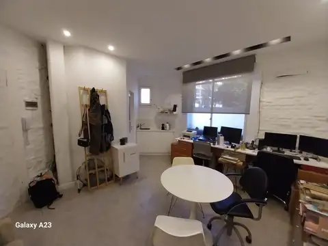 MONOAMBIENTE PLANTA BAJA FRENTE - APTO USO PROFESIONAL - RECICLADO - EXCELENTE ESTADO