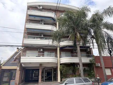 Departamento 2 Ambientes en Caseros Centro, Excelente Estado