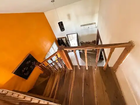 Casa 6 ambientes con 2 baños