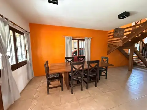 Casa en Venta con 3 cocheras