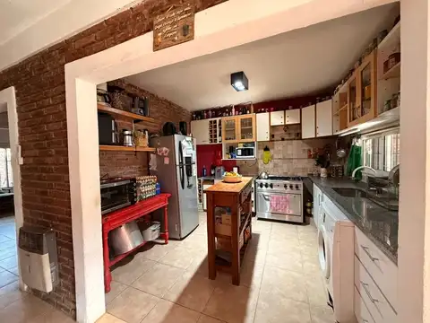 Casa en Venta con 3 cocheras
