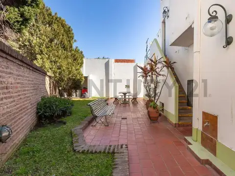 Venta policonsultorio con ascensor en Ramos Mejía - Acepta permuta