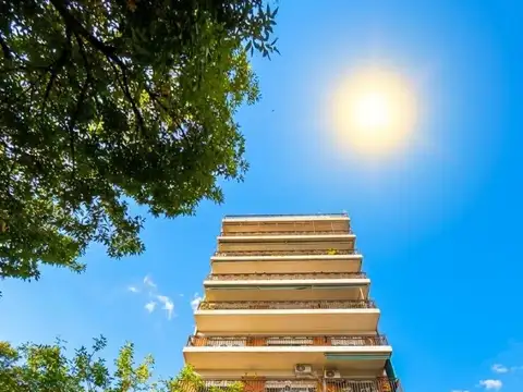 EXCELENTE 3 AMBIENTES CON COCHERA Y BAULERA
