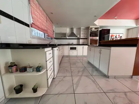 Alquiler Casa 4 Dormitorios - Pileta y Parrilla